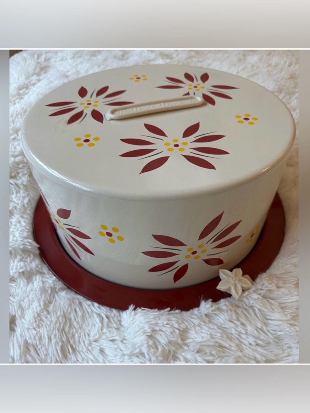 Temp-tations Old World Confetti Cake Carrier Cake Keeper Locking Lid Red Floral